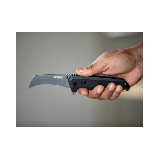 faca curva dobravel com bainha Tbh430hb Toughbuilt na mao