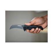 faca curva dobravel com bainha Tbh430hb Toughbuilt na mao