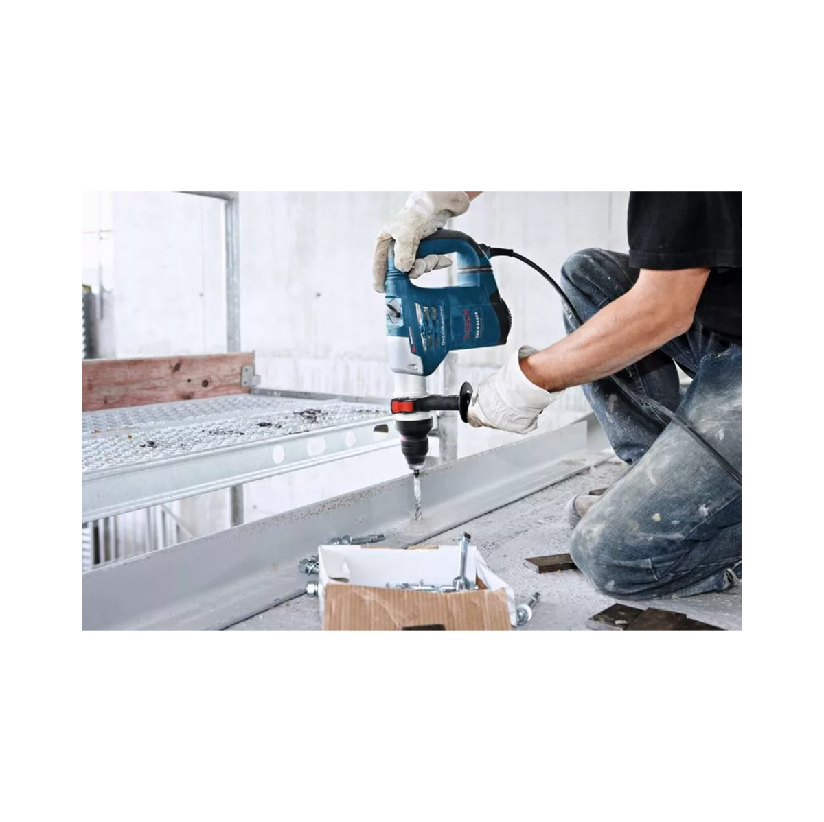 martelo perfurador rompedor 900w 4,2j gbh 4 32 dfr com maleta bosch