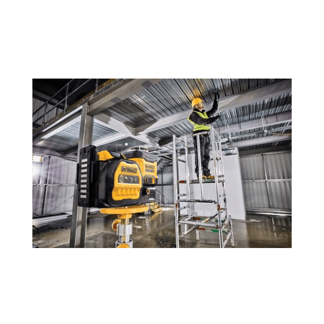 nivel laser verde 12v 20v sem bateria dcle34030gb dewalt em uso
