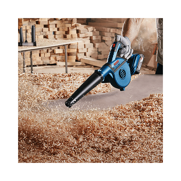 soprador de ar gbl 18v 120 sem bateria bosch em uso