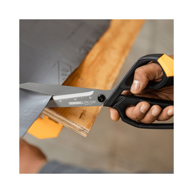 tesoura de corte prof 280mm tbh47011 toughbuilt em uso